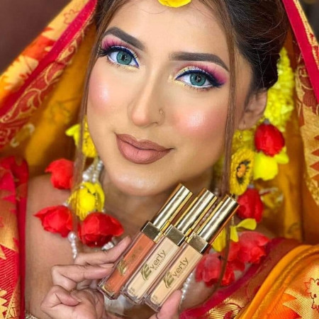 Everly beauty concealer
